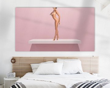 Peinture d'une femme nue : Charmant sur une étagère sur Surreal Media