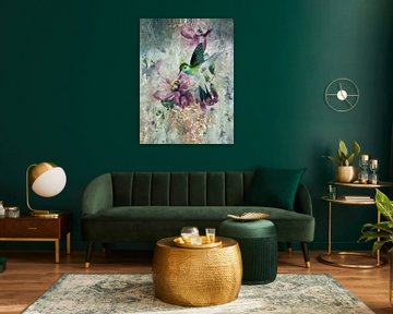 Kolibrie | Een vrolijke afbeelding van een kolibrie tussen bloemen van Wil Vervenne