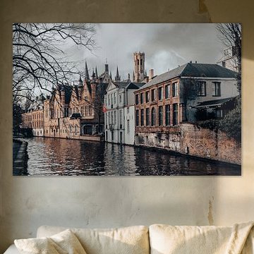 Paysage urbain de Bruges depuis Meebrug avec les façades médiévales et la tour du Beffroi