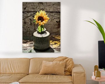 Vase mit Sonnenblume von Martijn Hoogendoorn