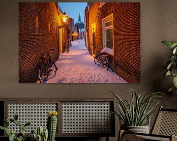 Leiden - Verschneite Straße mit Blick auf die Marekerk (0012) von Reezyard