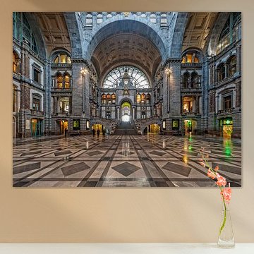 Portal Cathedral | Central Station | Antwerp by Rob de Voogd / zzapback