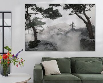 Digitaal schilderij van een Aziatisch landschap van mistige heuvels en bergen van Besa Art