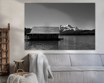 Maligne Lake Boat House van Eline Huizenga