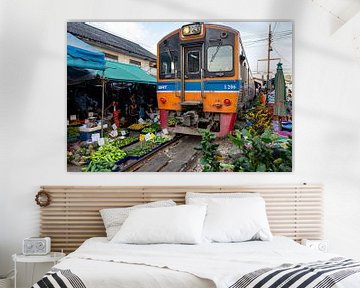 Mahachai markt bij het spoor van resuimages