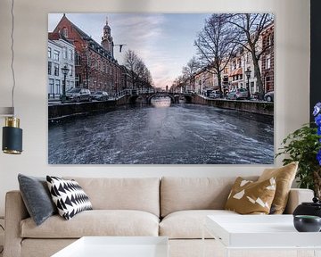 Leiden - Eine gefrorene Rapenburg mit der Nonnenbrug (0104)