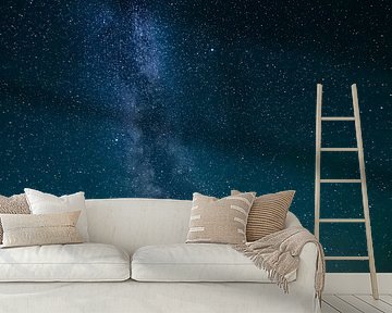 Milchstraße über dem ertrinkenden Haus.