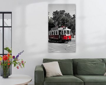 Nostalgische tram in Wenen van Léon van Valkenburg