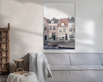 Enchanting canal houses and boat in Den Bosch by Photolovers reisfotografie