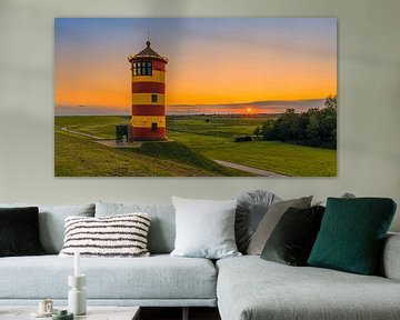 Sonnenaufgang am Pilsumer Leuchtturm von Henk Meijer Photography