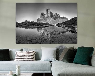 Ochtendstemming op de drie toppen in de Dolomieten in zwart-wit van Manfred Voss, Schwarz-weiss Fotografie