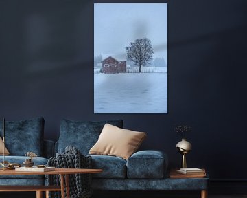 Eenzaam huis in een sneeuwstorm op Godøy, Sunnmøre, Møre og Romsdal, Norway van qtx