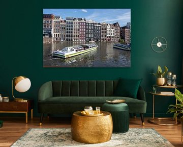 Amsterdam - Touristenboot auf dem Damrak von t.ART