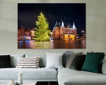 Amsterdamer Weihnachtsbaum am Waag-Gebäude am Nieuwmarkt