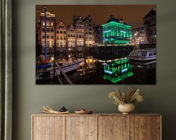 Amsterdam - dansende huizen op het Damrak bij nacht
