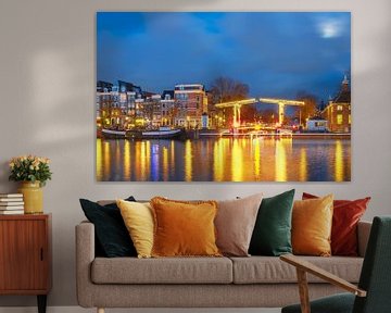 Amsterdam beleuchtete Brücken an der Amstel im Winter von Sjoerd van der Wal Fotografie
