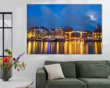 Amsterdam beleuchtete Brücken an der Amstel im Winter von Sjoerd van der Wal Fotografie