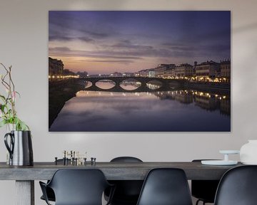 Wunderschöner Sonnenuntergang über der Carraia-Brücke. Florenz, Italien von Stefano Orazzini