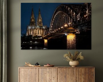 La cathédrale de Cologne et le pont Hohenzollernbrücke la nuit sur Jan Hermsen