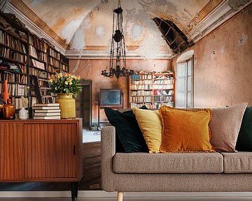Verlassene Bibliothek in italienischer Villa. von Roman Robroek – Fotos verlassener Gebäude
