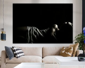 Liggend model zwart-wit by Anouschka Hendriks