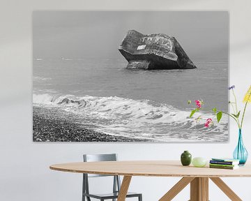 Bunker en béton dans la mer sur Floris Kok