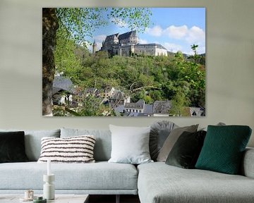 Das Schloss von Vianden aus der Ferne von Frank's Awesome Travels