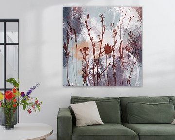 Bloemen en grassen abstract botanisch schilderij in bruin, lichtblauw, roze en oranje. van Dina Dankers