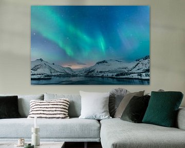 Noorderlicht boven de Lofoten tijdens de winter in Noorwegen