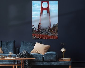 Golden Gate Bridge bedekt met mist van Martin Podt