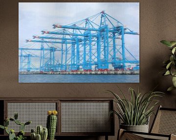 container crane in port by Lida Bruinen