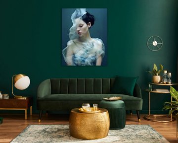 Modernes Porträt mit sanftem Touch in Blau von Carla Van Iersel