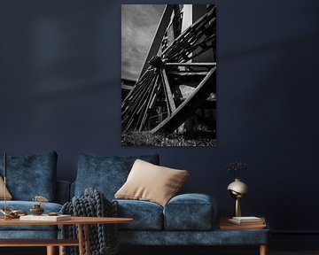 Ancienne roue d'usine sur Grace Hewitt