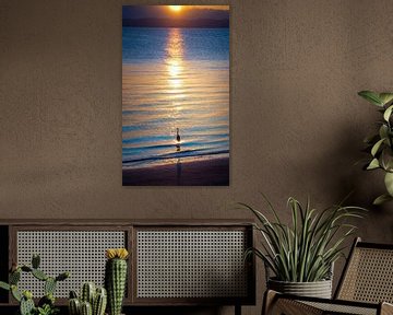 Héron pêcheur sur la plage au lever du soleil