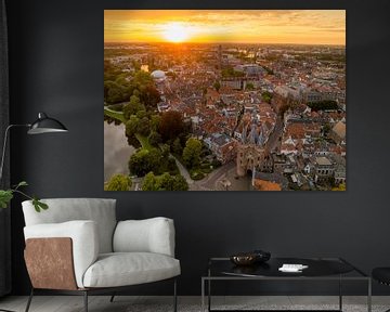 La vieille porte de Sassenpoort à Zwolle pendant le coucher du soleil en été sur Sjoerd van der Wal Photographie