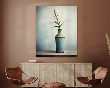 Minimalistisches Bild einer Vase mit Blume von Studio Allee