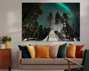Noorderlicht in Lapland boven een kota | reisfotografie print | Inari, Lapland van Kimberley Jekel
