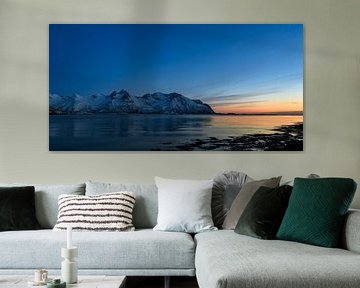 Besneeuwd winterlandschap zonsondergang op de Lofoten in Noorwegen van Sjoerd van der Wal Fotografie