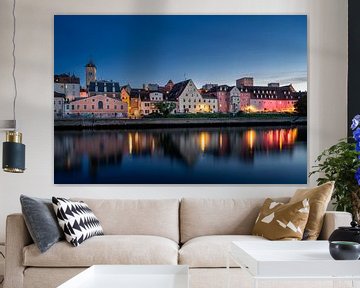Donauoever in Regensburg op blauw uur van ManfredFotos