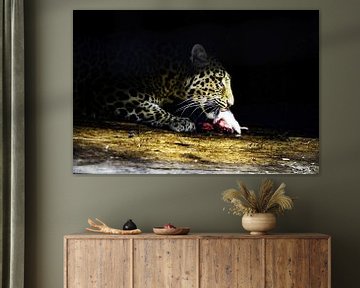 Leopard mit Snack von Esther Bax