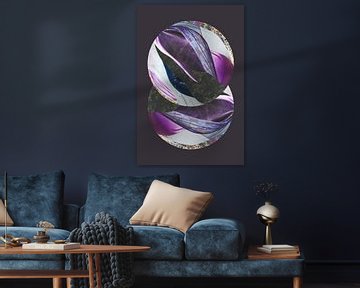 Mysterious Universe, eine Collage aus zwei in tiefes Violett, Grau und Anthrazit gehüllten Kreisen von Beautiful Thrills