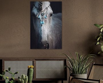 Fine art portrait en gros plan cheval bijoux bleu sur Shirley van Lieshout