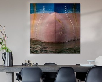 De boeg van een schip met roest en ijkmerken van scheepskijkerhavenfotografie