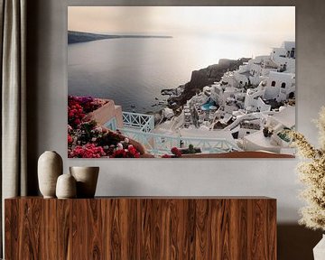 Uitzicht over Oia tijdens zonsondergang | reisfotografie print | Santorini Griekenland van Kimberley Jekel
