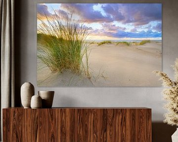 Sonnenuntergang am Strand von Texel mit Sanddünen im Vordergrund von Sjoerd van der Wal Fotografie