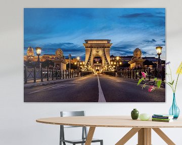 Le pont des chaînes au-dessus du Danube à Budapest sur Roland Brack