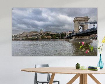 De Kettingbrug over de Donau in Boedapest van Roland Brack