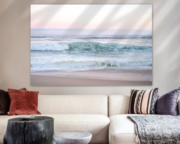 Zonsopkomst bij Praia da Adraga Portugal art print - pastel blauw en roze natuur en reisfotografie. van Christa Stroo fotografie