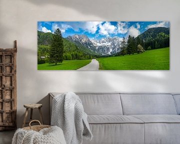 Alpen landschap vallei in de lente van Sjoerd van der Wal Fotografie