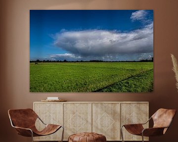 Drents landschap met een dreigende regenwolk